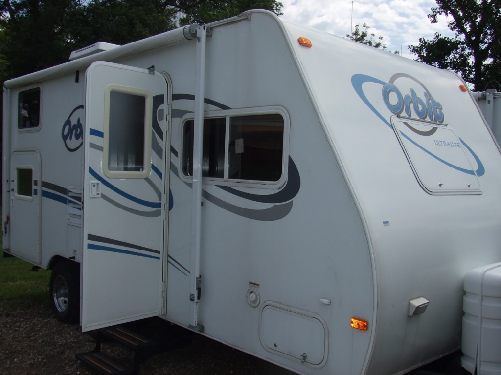 Looking at Travel Trailers - 03